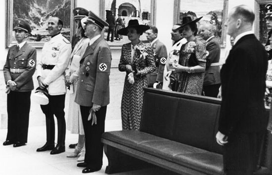 هتلر يفتتح معرض الفن المنحط عام 1937 -اليوم السابع -6 -2015